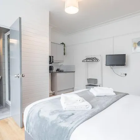 Private Room 1 With Kitchenette By Cb Stays No Minimum Stays Cambridge  Exterior photo