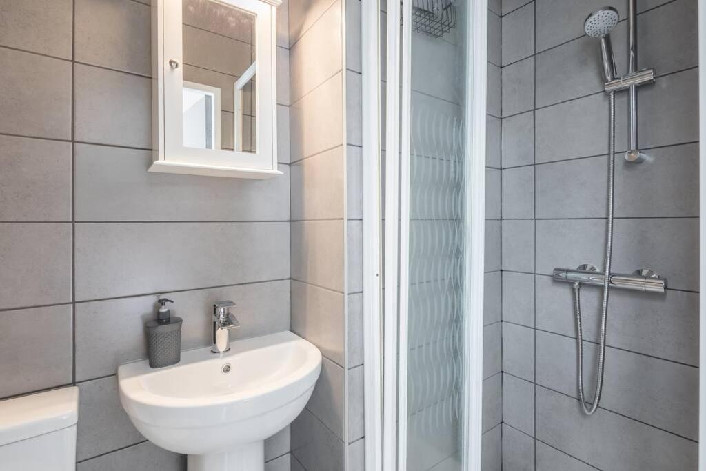 Private 1 With Kitchenette By Cb No Minimum Apartment
