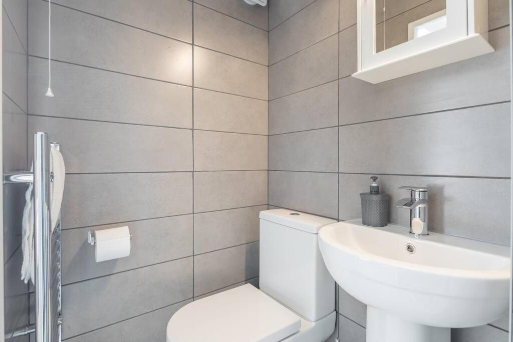 Private 1 With Kitchenette By Cb No Minimum *