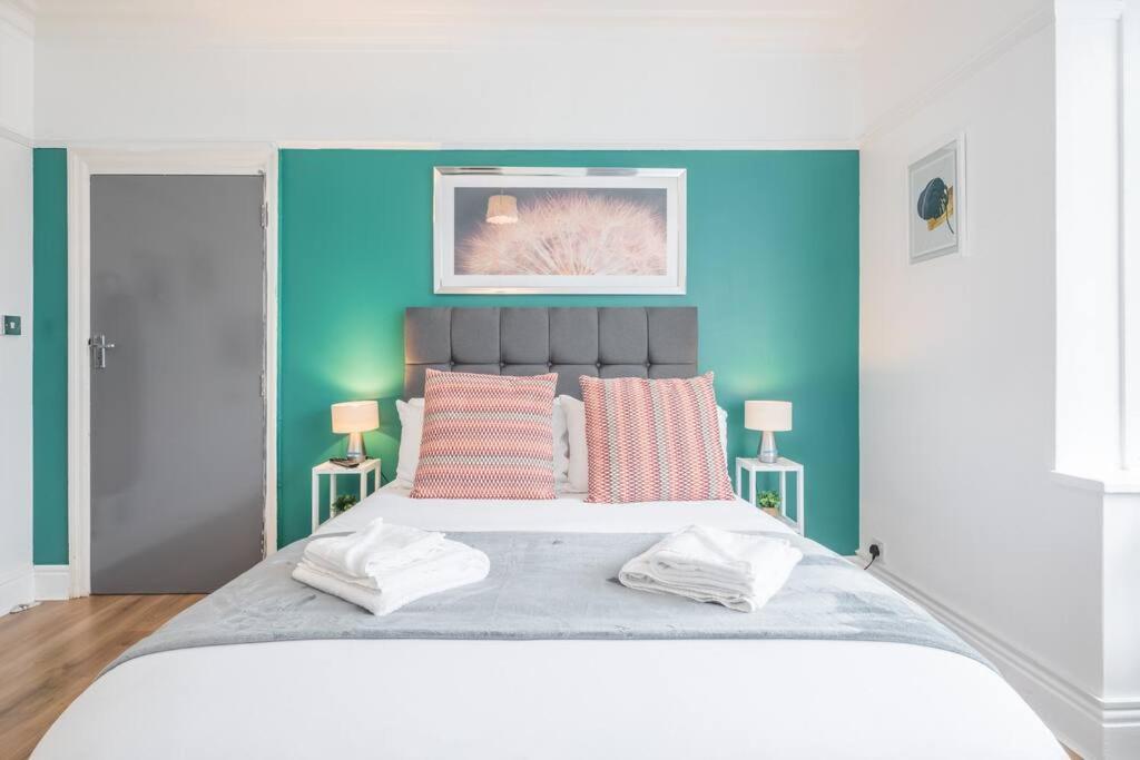 Private 1 With Kitchenette By Cb No Minimum *